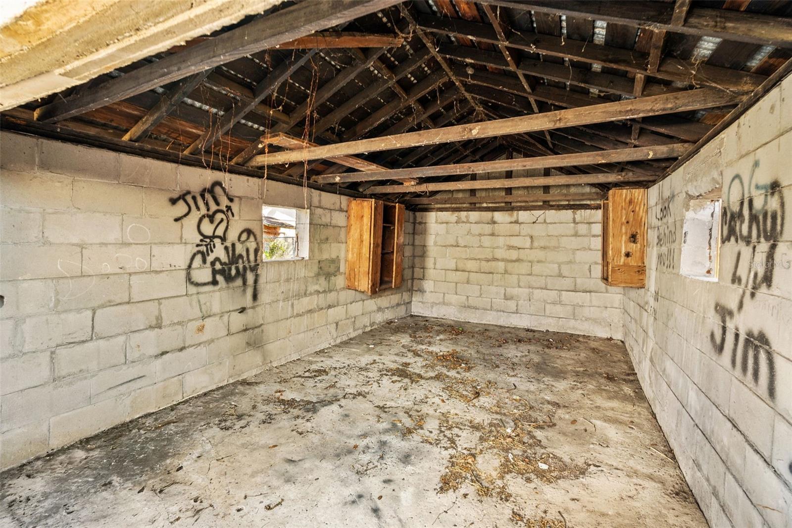 Image 25 of 26 For 2725 Columbus Drive