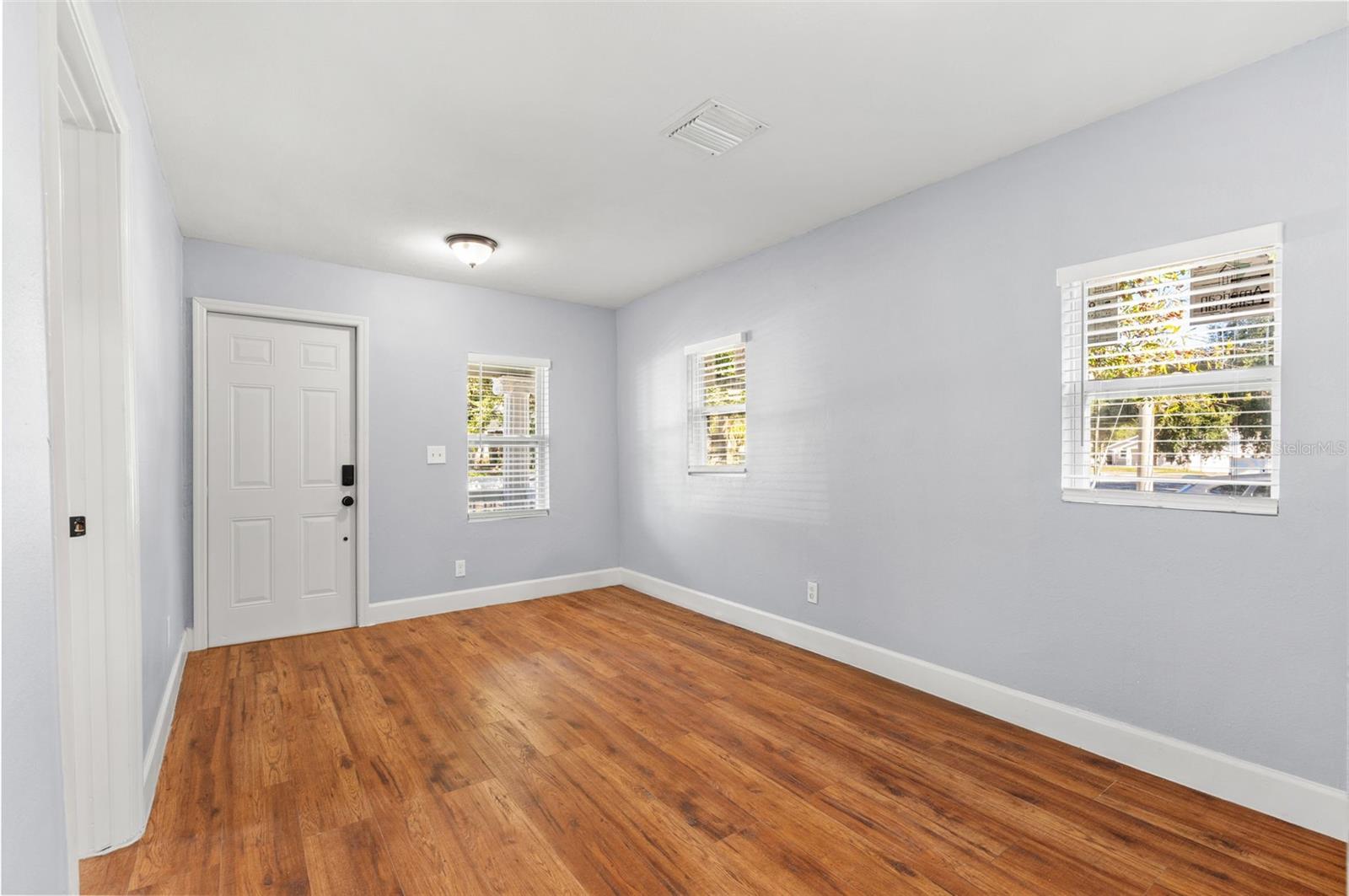 Image 8 of 26 For 2725 Columbus Drive