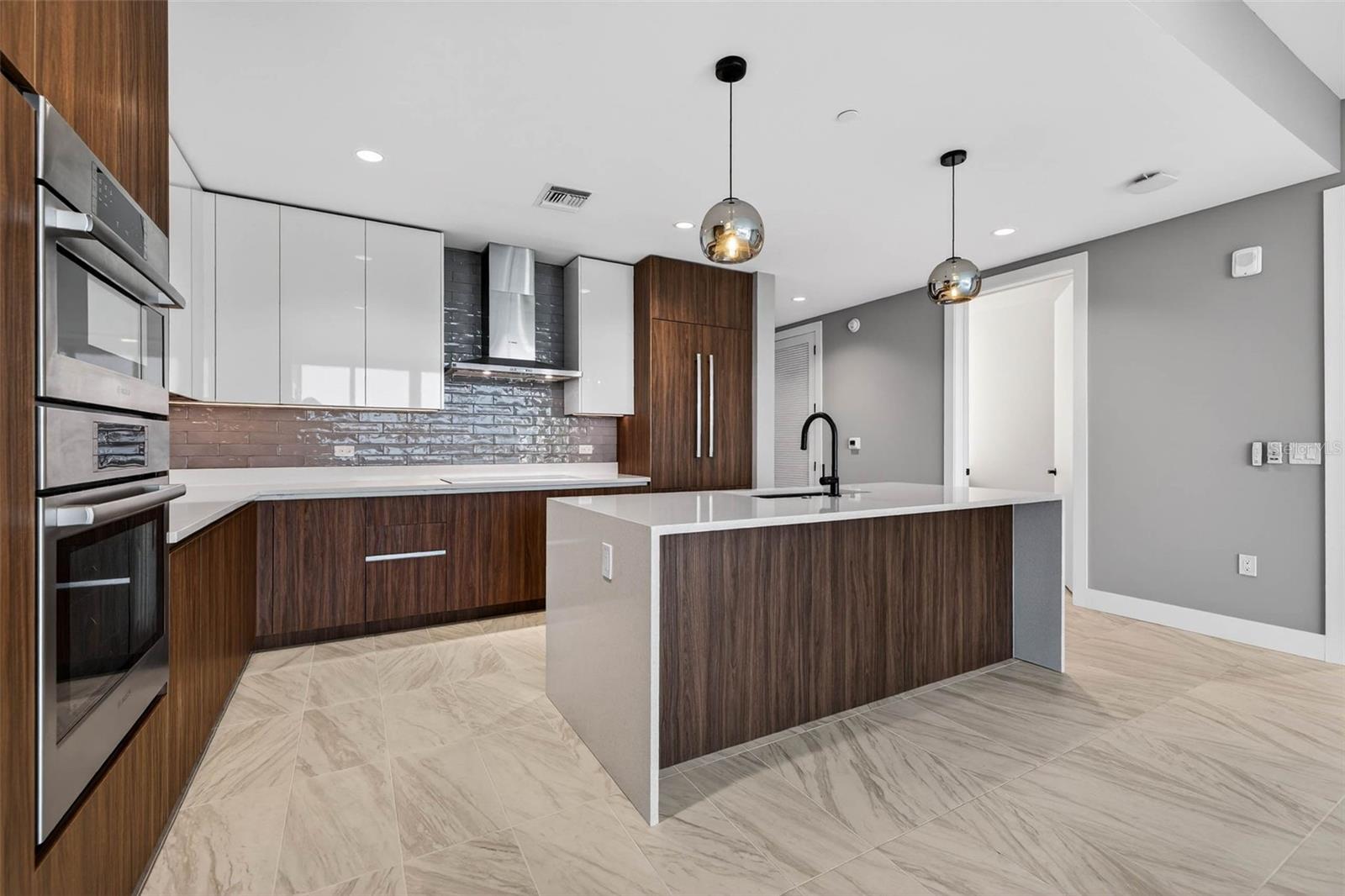 Image 13 of 56 For 777 3rd Avenue N 1106