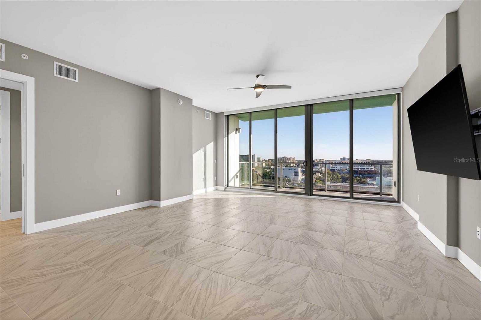 Image 18 of 56 For 777 3rd Avenue N 1106