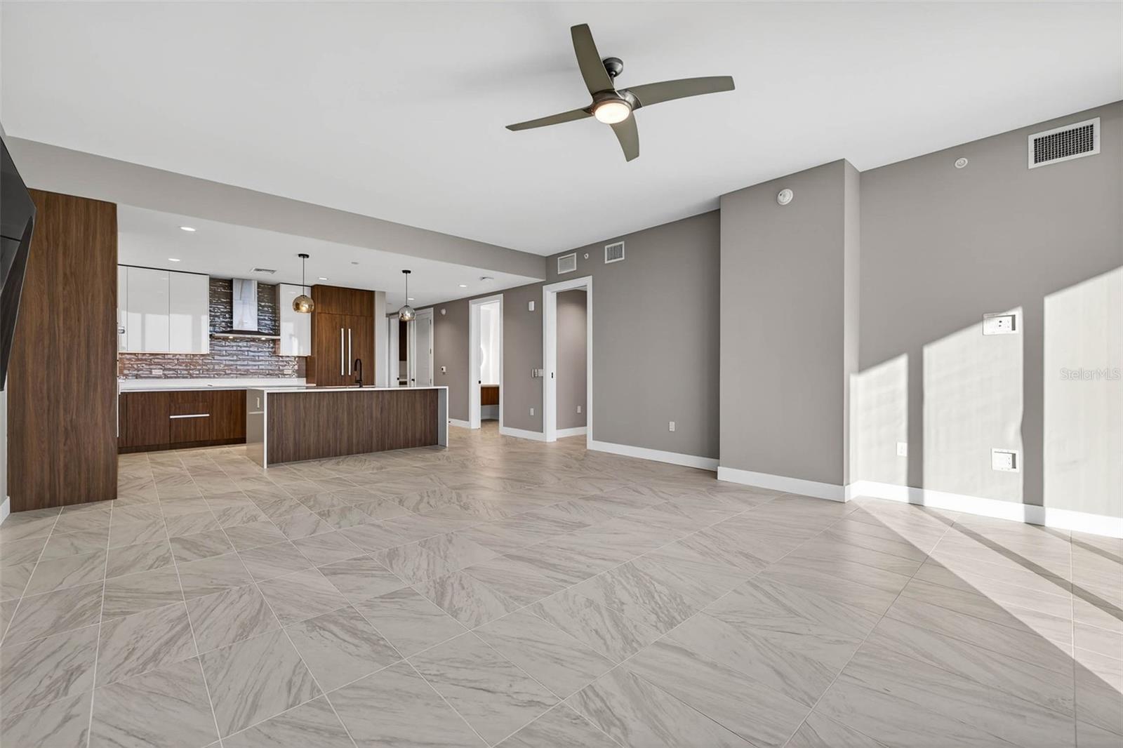 Image 19 of 56 For 777 3rd Avenue N 1106