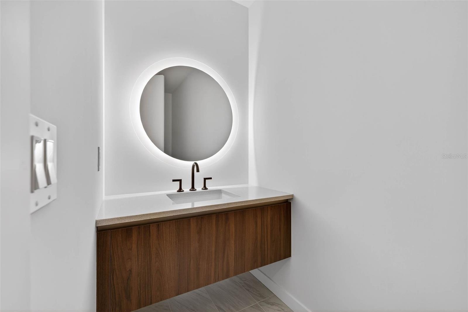 Image 23 of 56 For 777 3rd Avenue N 1106