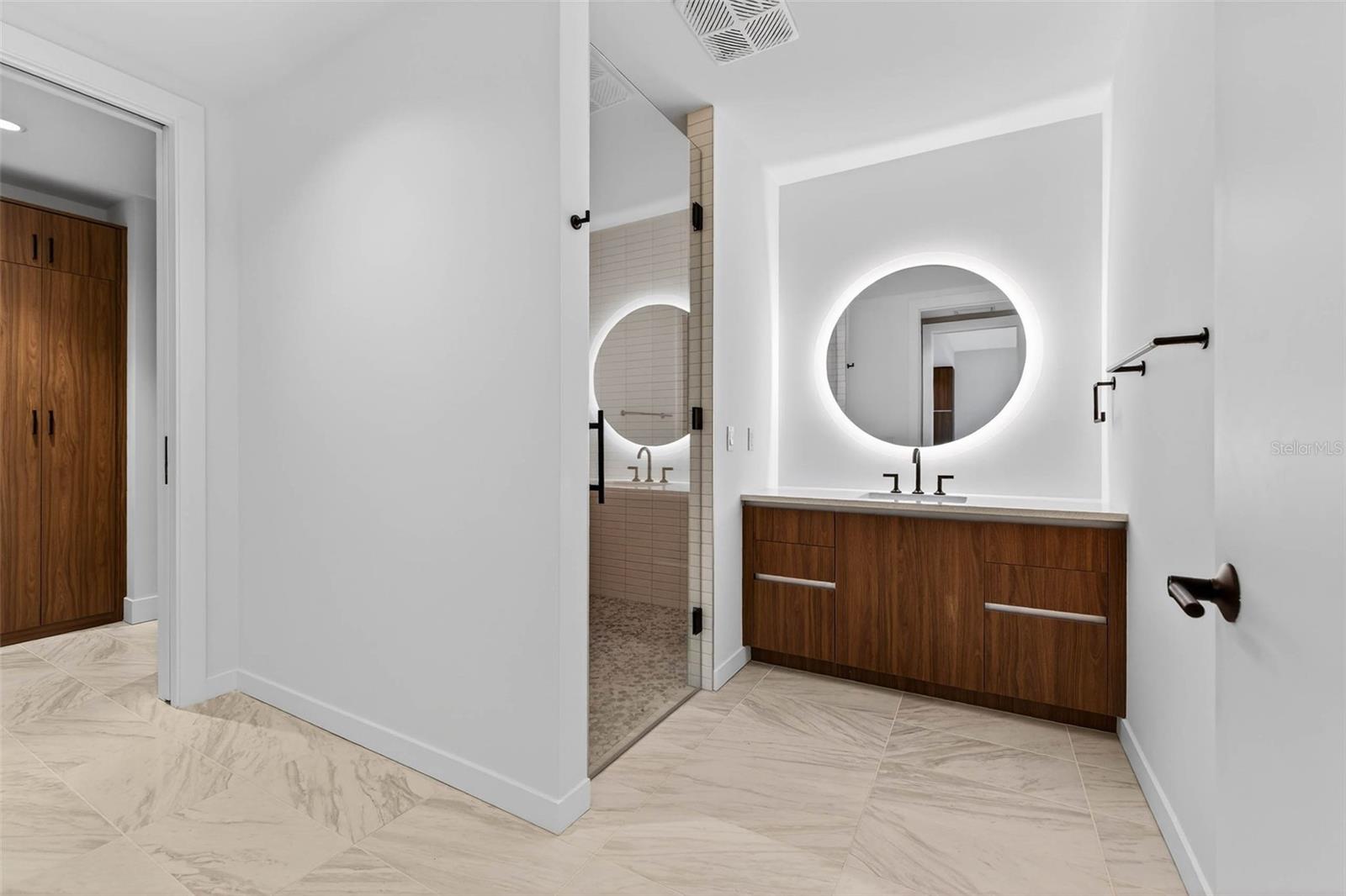 Image 26 of 56 For 777 3rd Avenue N 1106