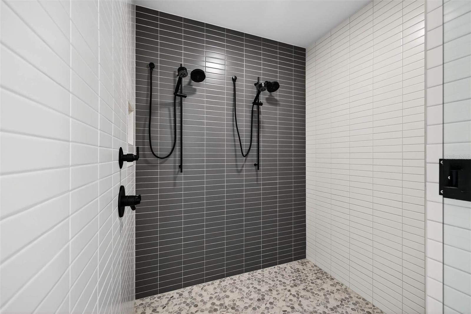 Image 27 of 56 For 777 3rd Avenue N 1106