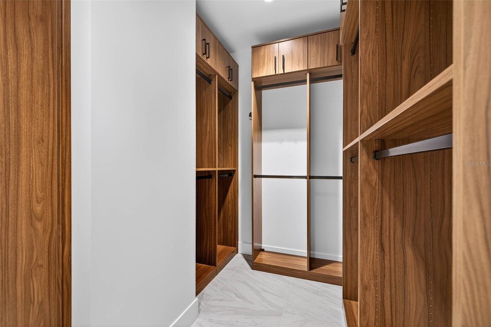 Image 28 of 56 For 777 3rd Avenue N 1106