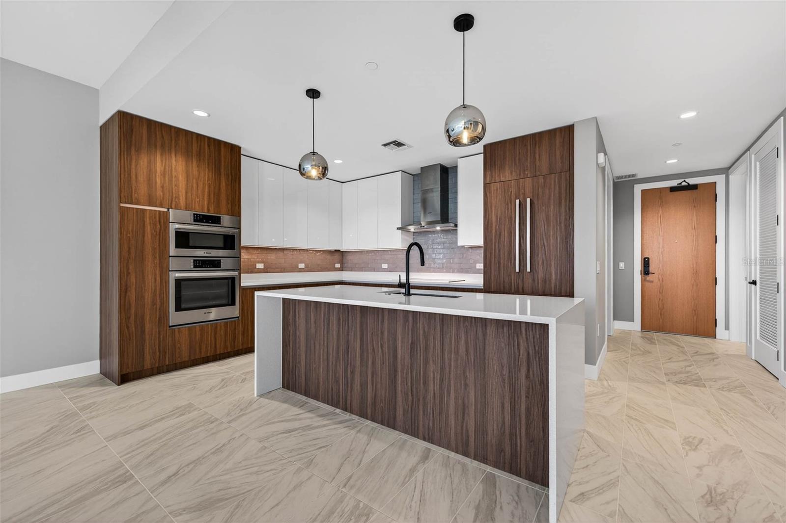 Image 6 of 56 For 777 3rd Avenue N 1106