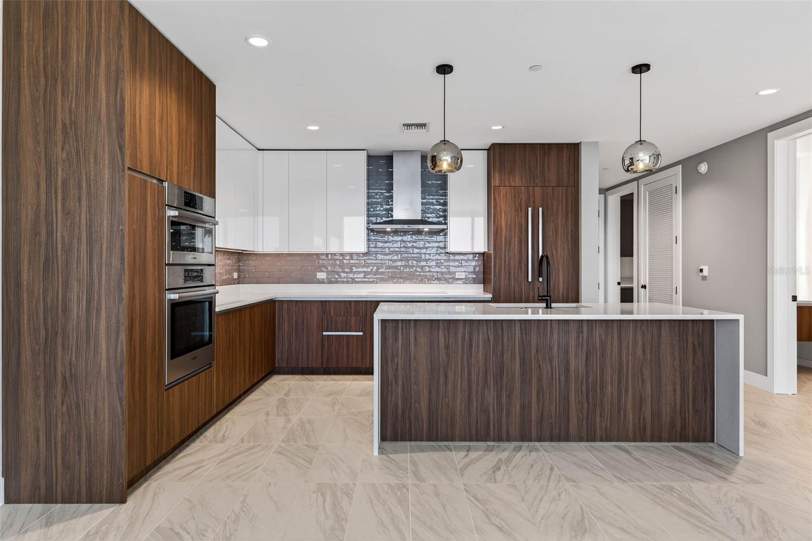 Image 8 of 56 For 777 3rd Avenue N 1106