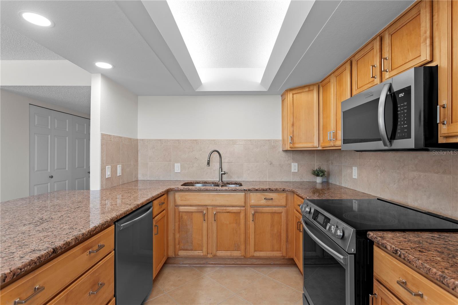 Image 13 of 41 For 1430 Gulf Boulevard 610