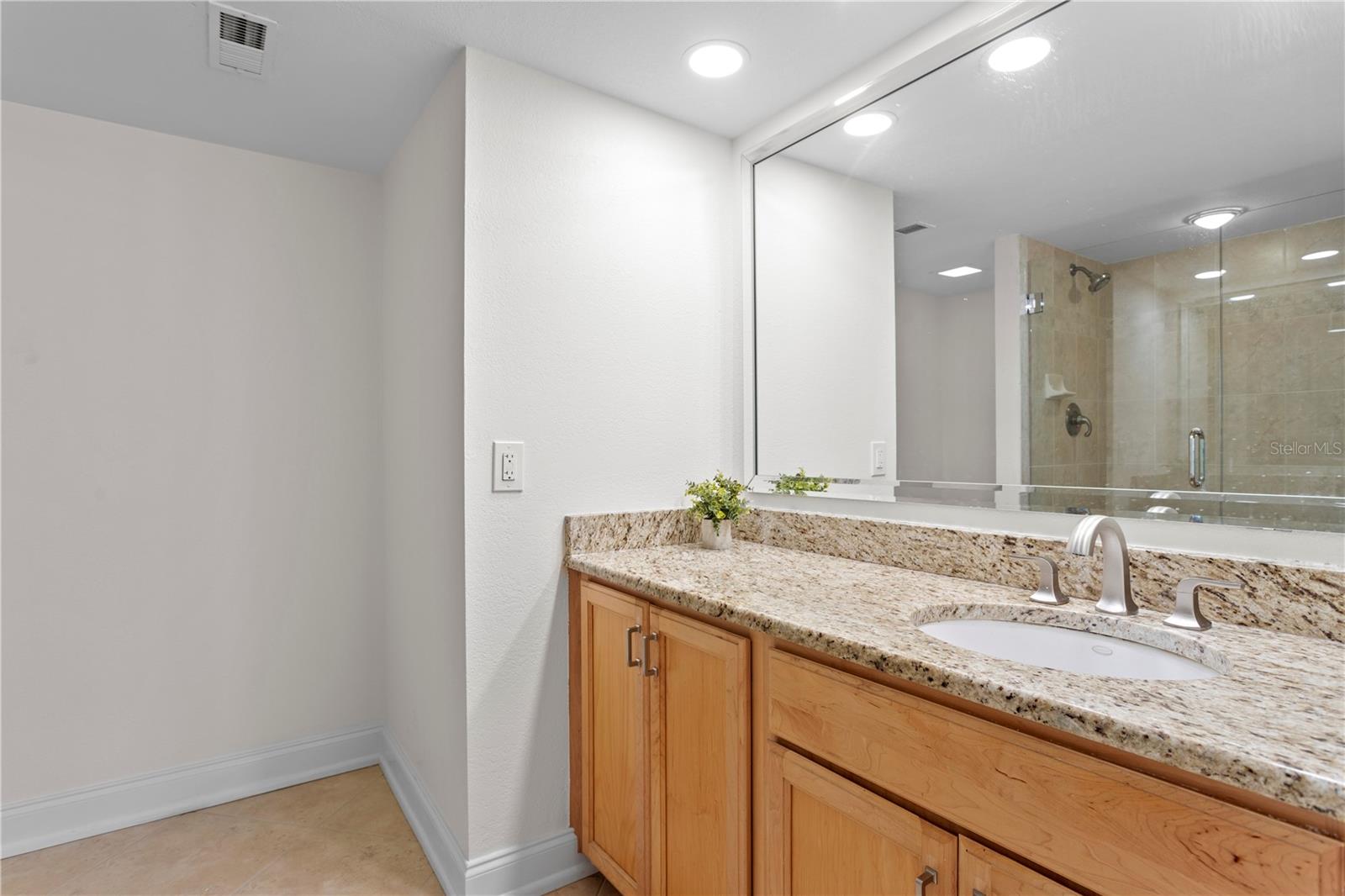 Image 20 of 41 For 1430 Gulf Boulevard 610