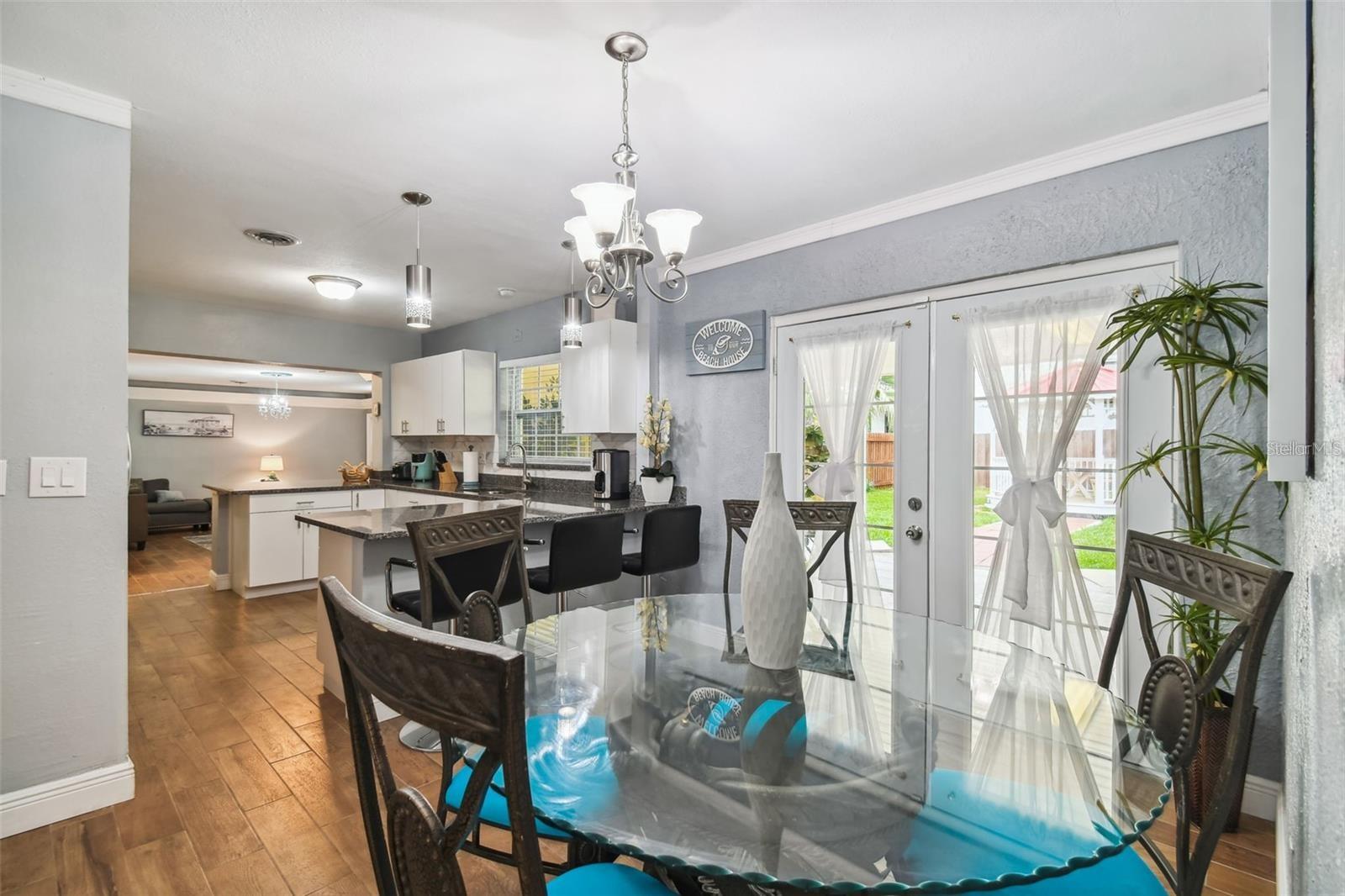 Image 10 of 52 For 3915 Ridge Avenue