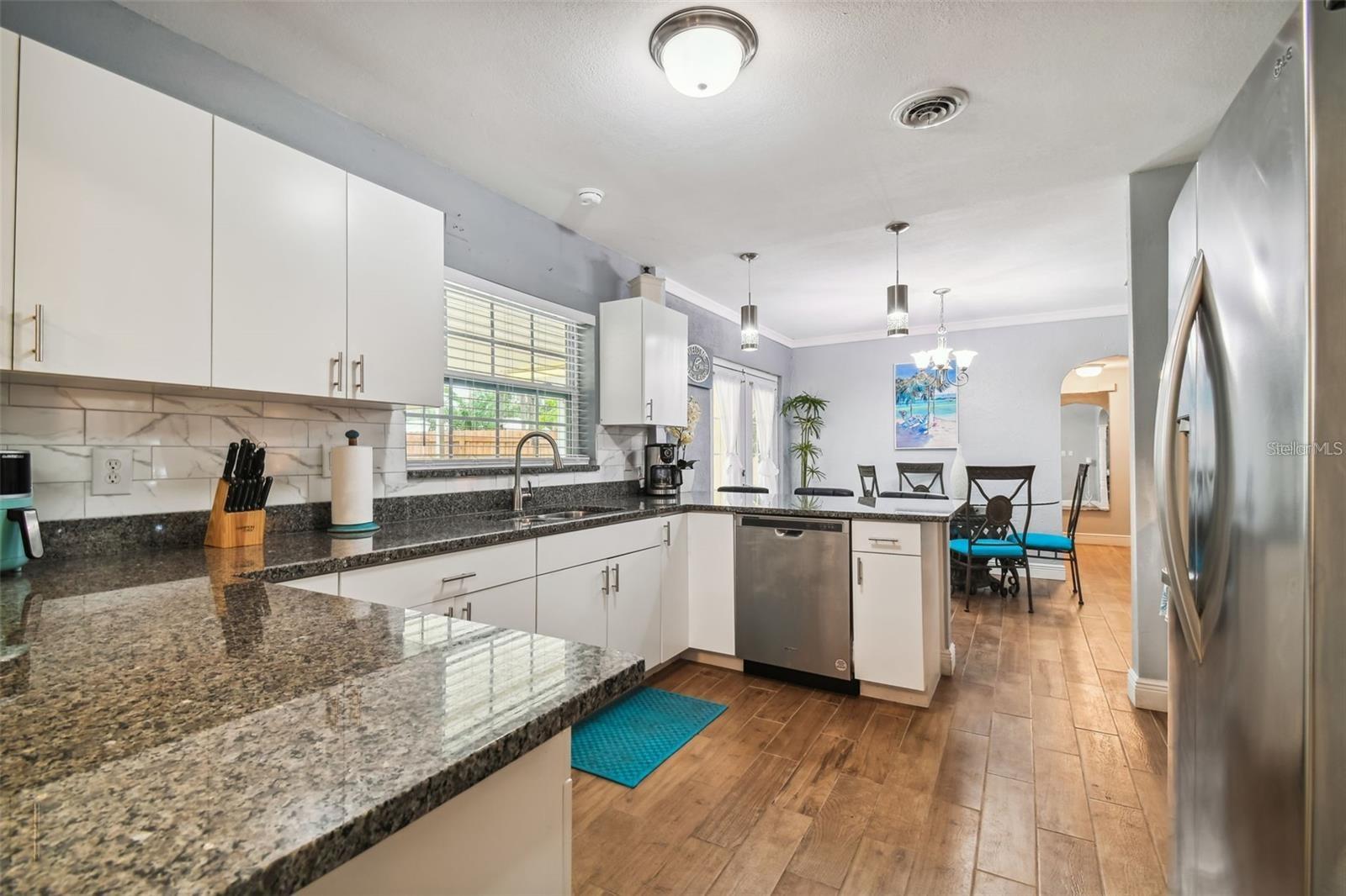 Image 14 of 52 For 3915 Ridge Avenue