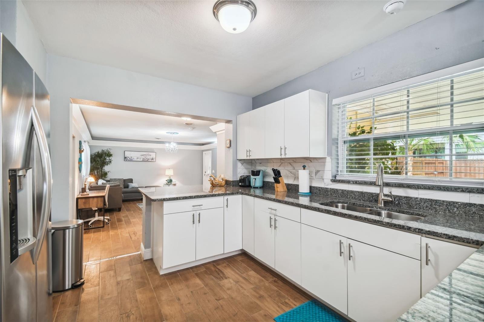 Image 16 of 52 For 3915 Ridge Avenue