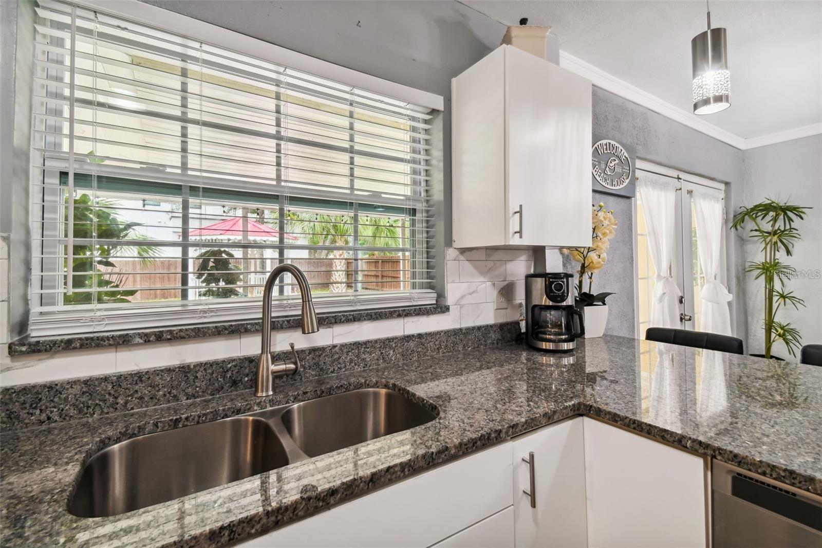 Image 18 of 52 For 3915 Ridge Avenue