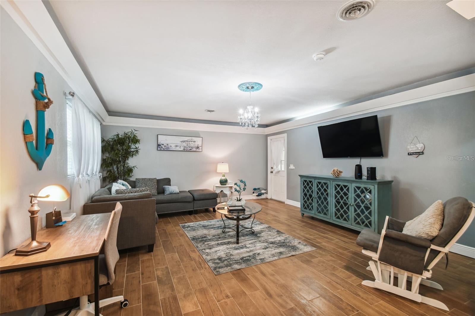 Image 22 of 52 For 3915 Ridge Avenue