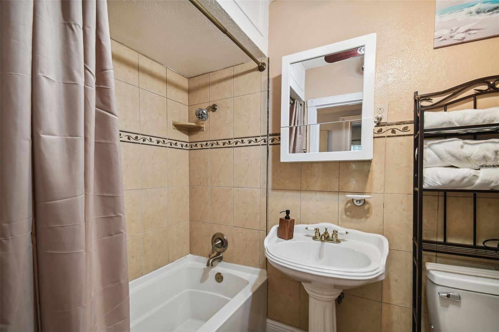 Image 24 of 52 For 3915 Ridge Avenue