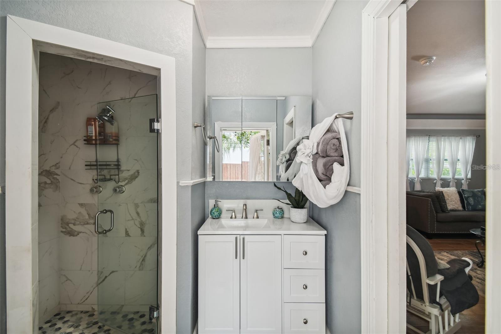 Image 27 of 52 For 3915 Ridge Avenue