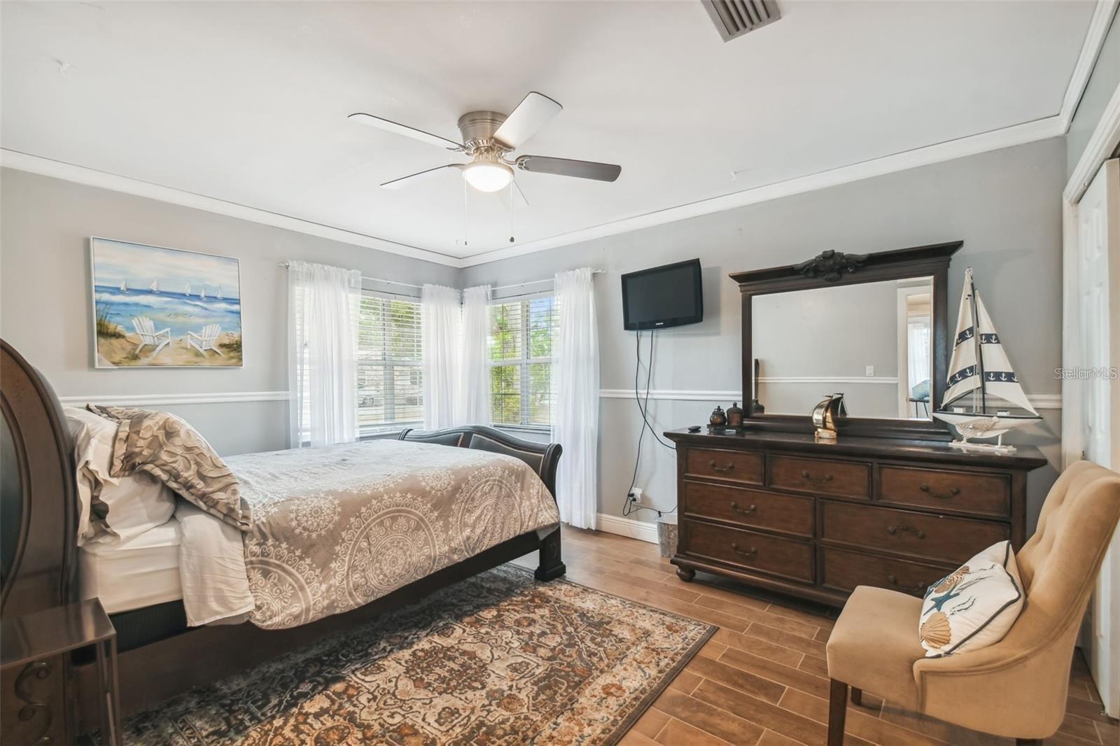 Image 28 of 52 For 3915 Ridge Avenue