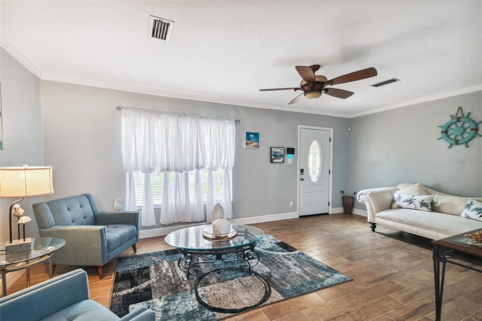 Image 3 of 52 For 3915 Ridge Avenue