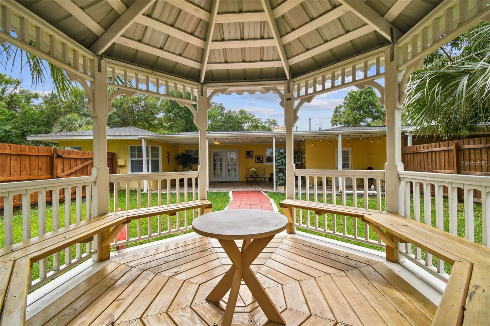 Image 42 of 52 For 3915 Ridge Avenue