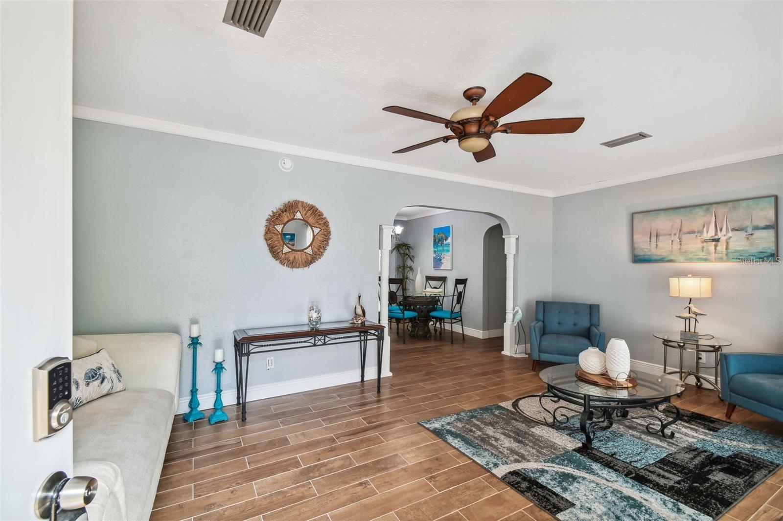 Image 5 of 52 For 3915 Ridge Avenue