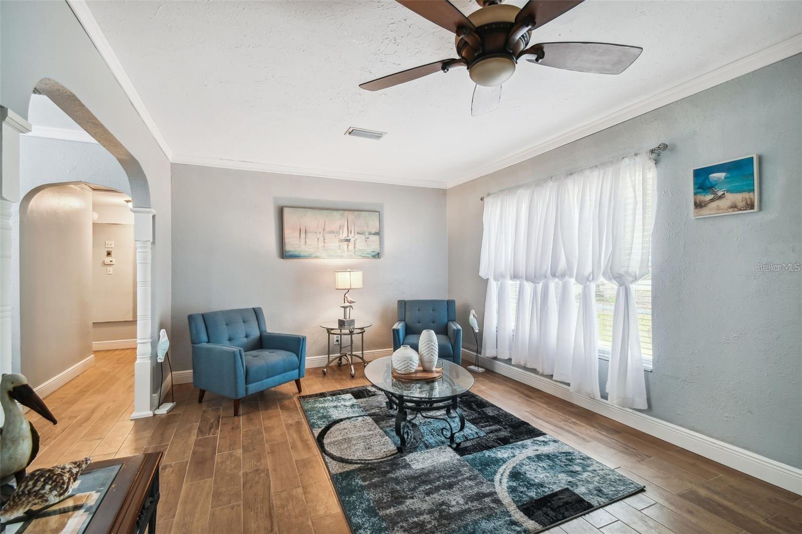 Image 6 of 52 For 3915 Ridge Avenue