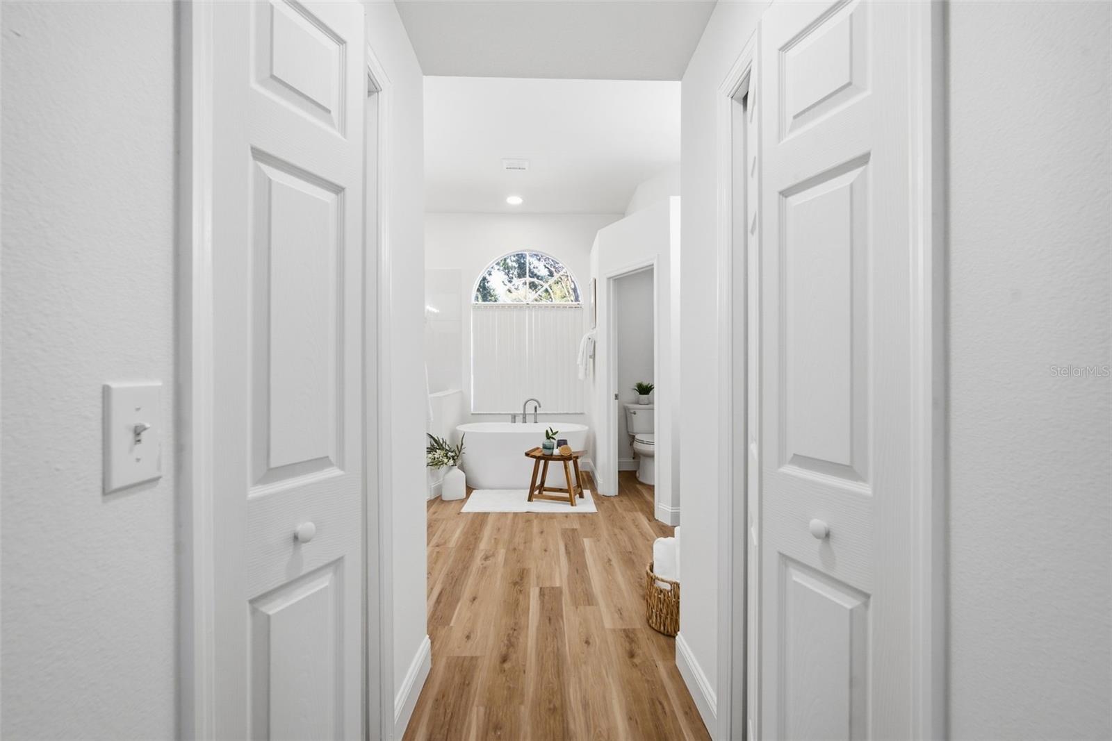 Image 20 of 38 For 4406 River Overlook Drive