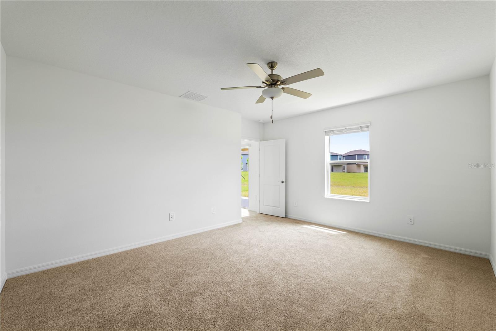 Image 13 of 41 For 11517 Radiant Shore Loop