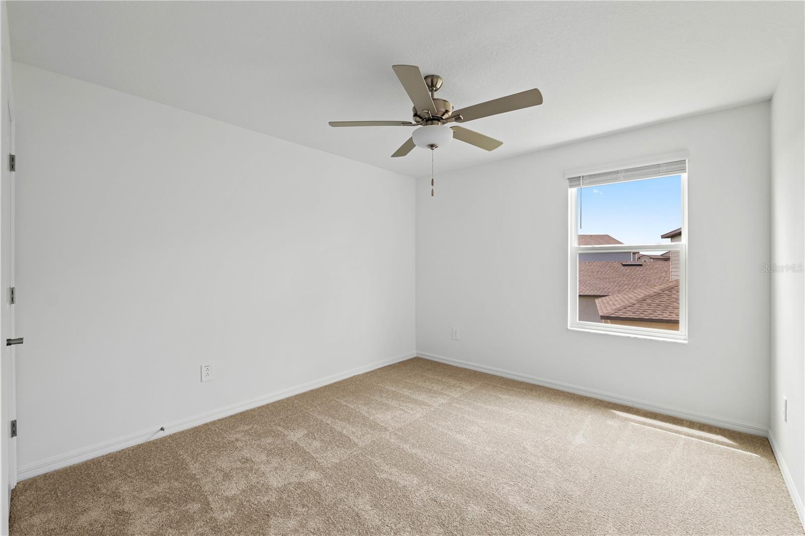 Image 22 of 41 For 11517 Radiant Shore Loop