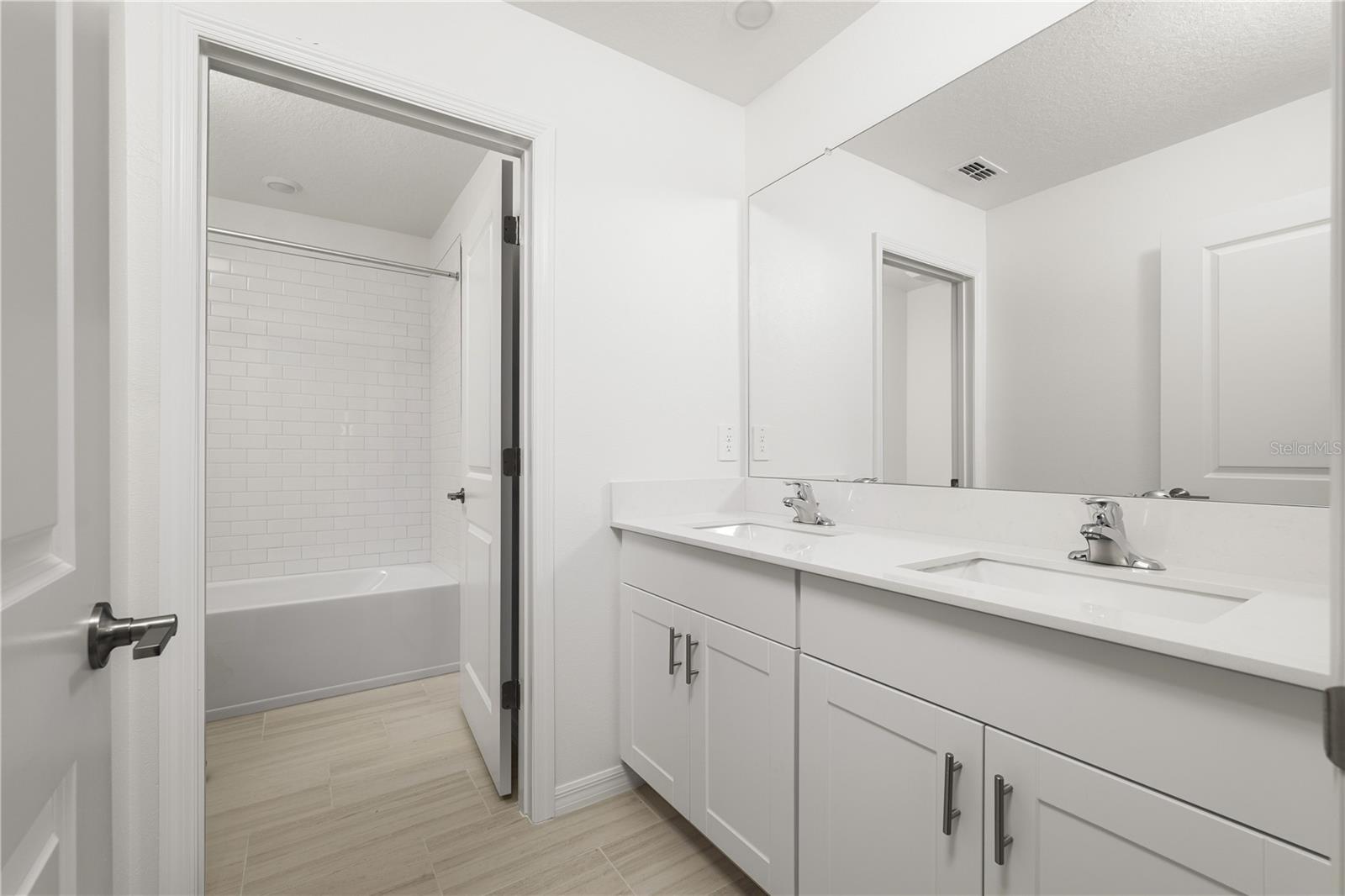 Image 27 of 41 For 11517 Radiant Shore Loop