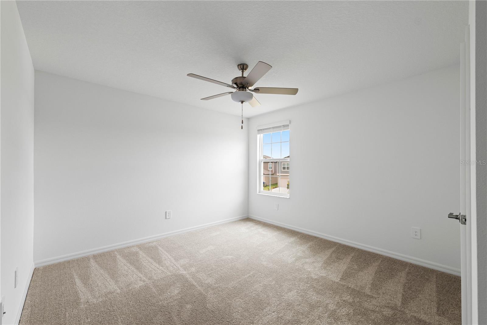 Image 29 of 41 For 11517 Radiant Shore Loop