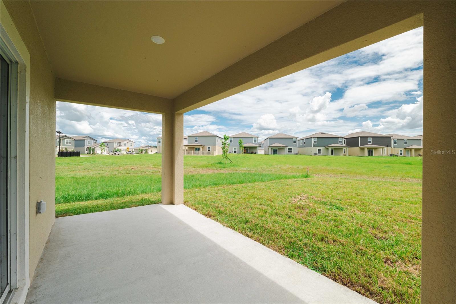 Image 33 of 41 For 11517 Radiant Shore Loop