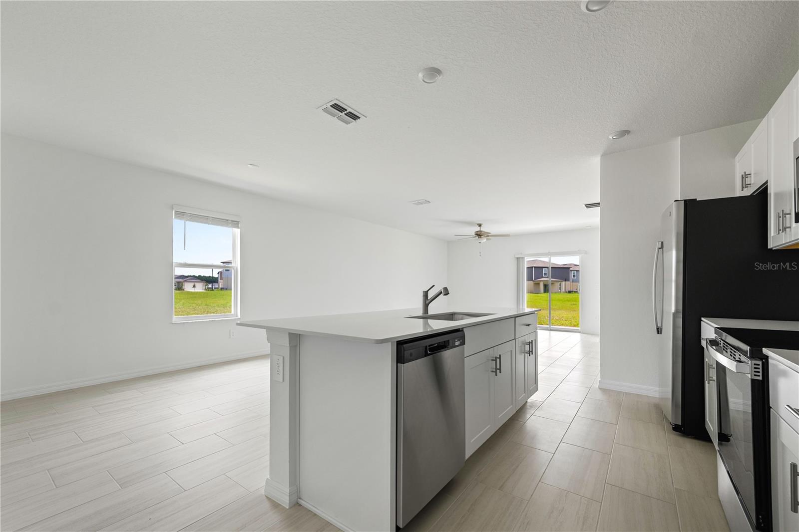 Image 6 of 41 For 11517 Radiant Shore Loop