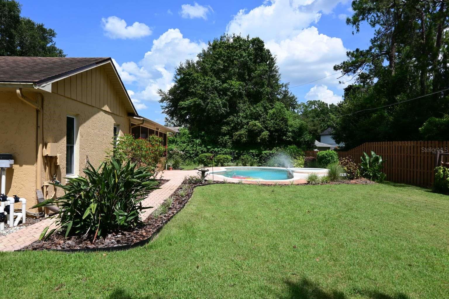 Image 22 of 24 For 7920 Dunstable Circle