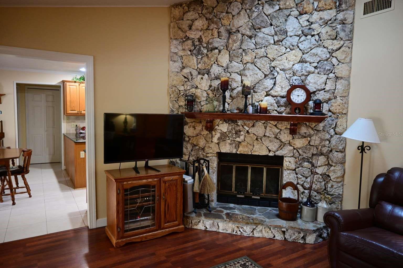 Image 6 of 24 For 7920 Dunstable Circle