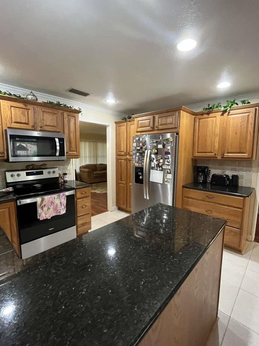 Image 7 of 24 For 7920 Dunstable Circle