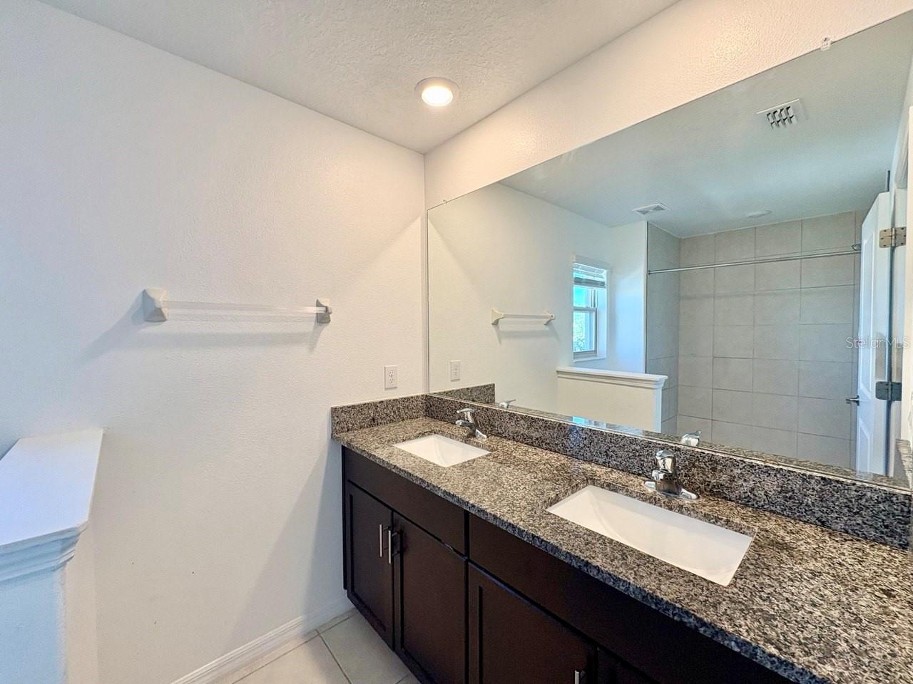 Image 19 of 28 For 14302 Editors Note Street