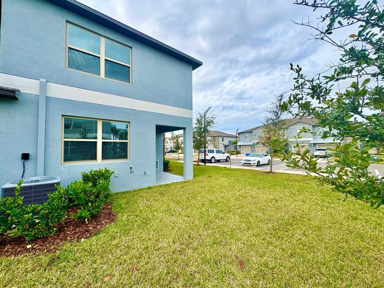 Image 25 of 28 For 14302 Editors Note Street