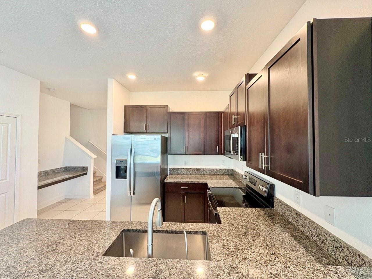 Image 8 of 28 For 14302 Editors Note Street