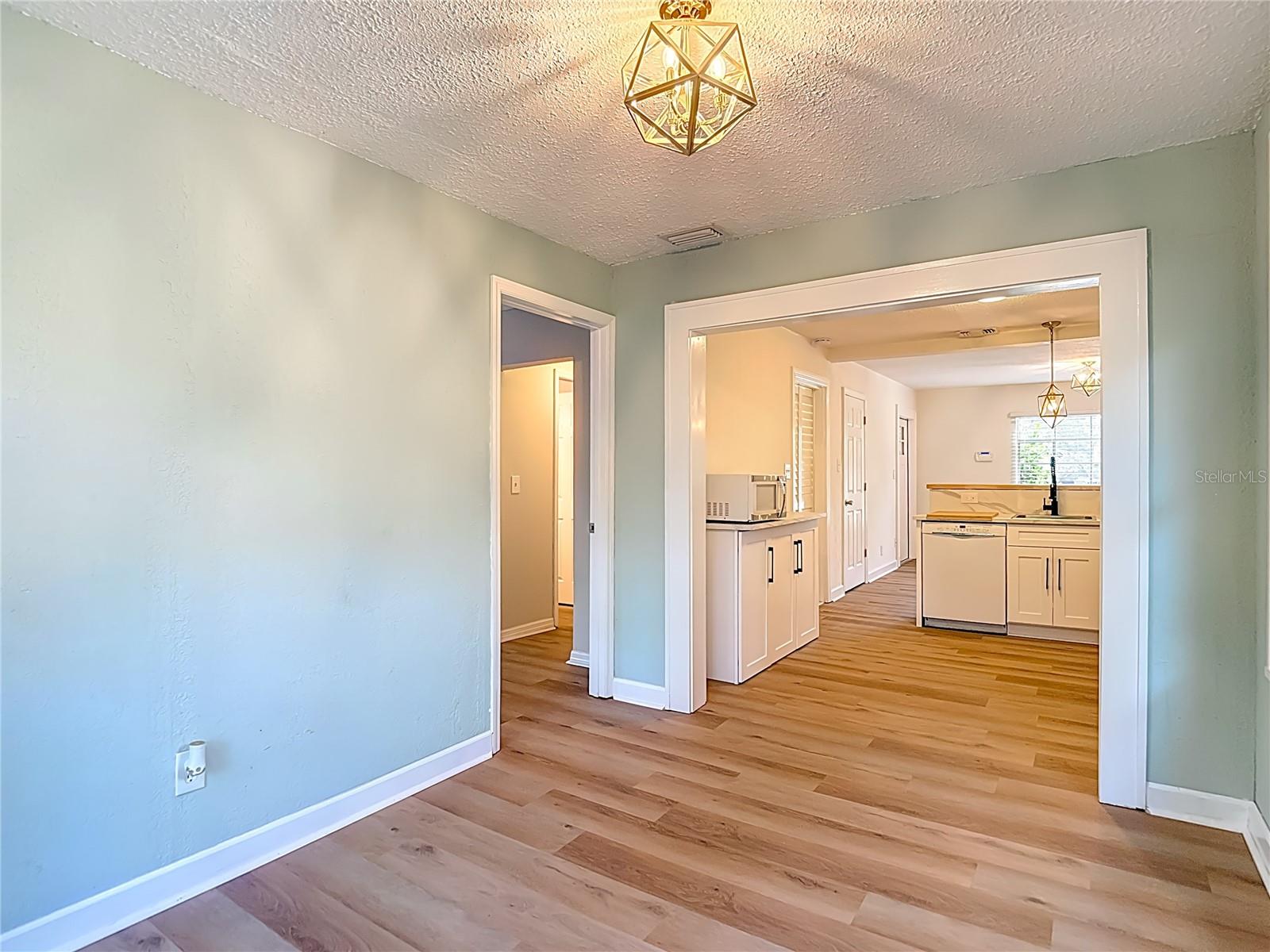 Image 18 of 39 For 2210 Idlewild Avenue