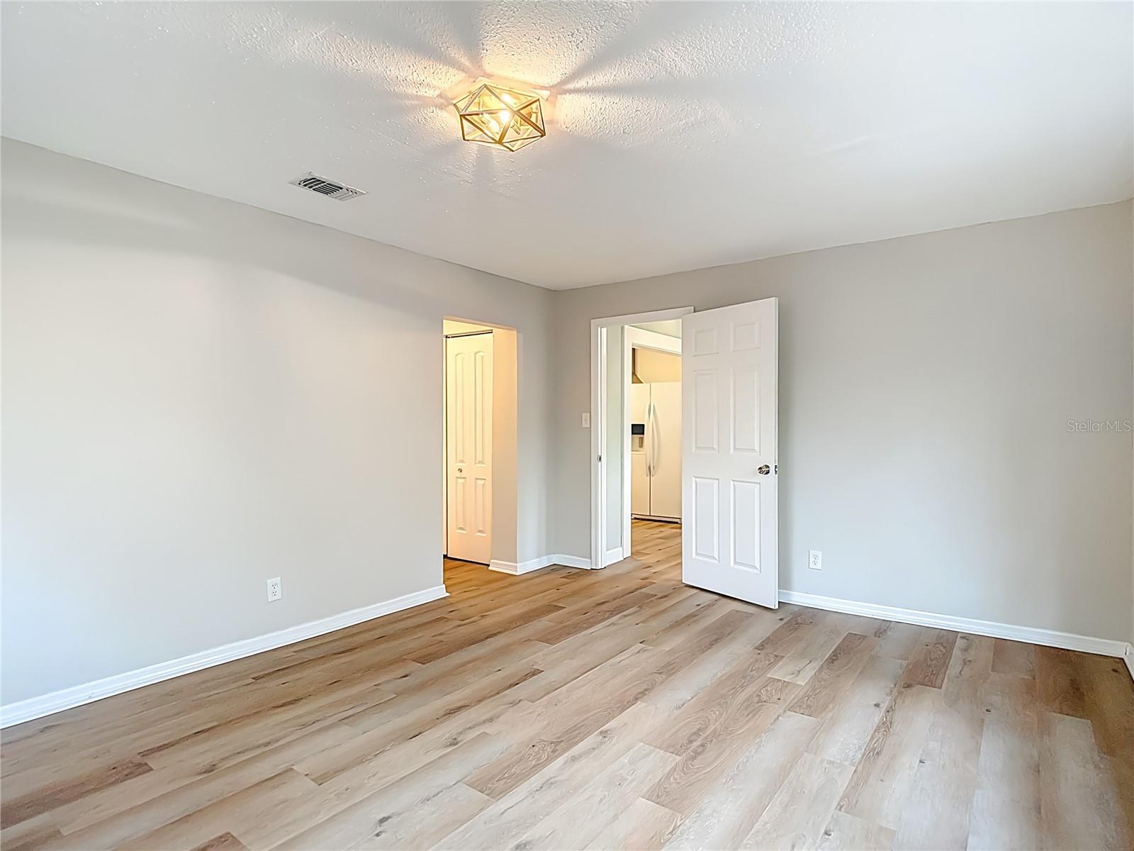 Image 32 of 39 For 2210 Idlewild Avenue