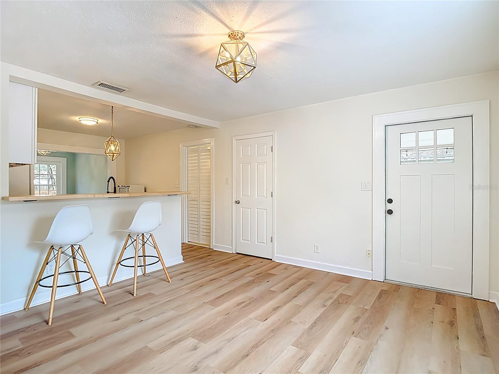 Image 4 of 39 For 2210 Idlewild Avenue