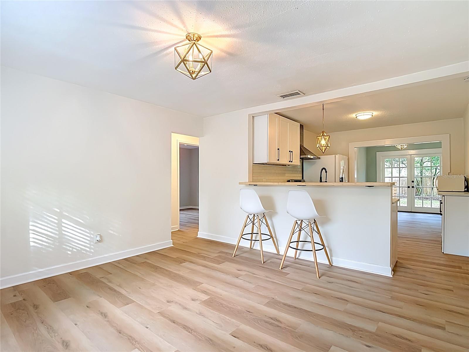 Image 5 of 39 For 2210 Idlewild Avenue