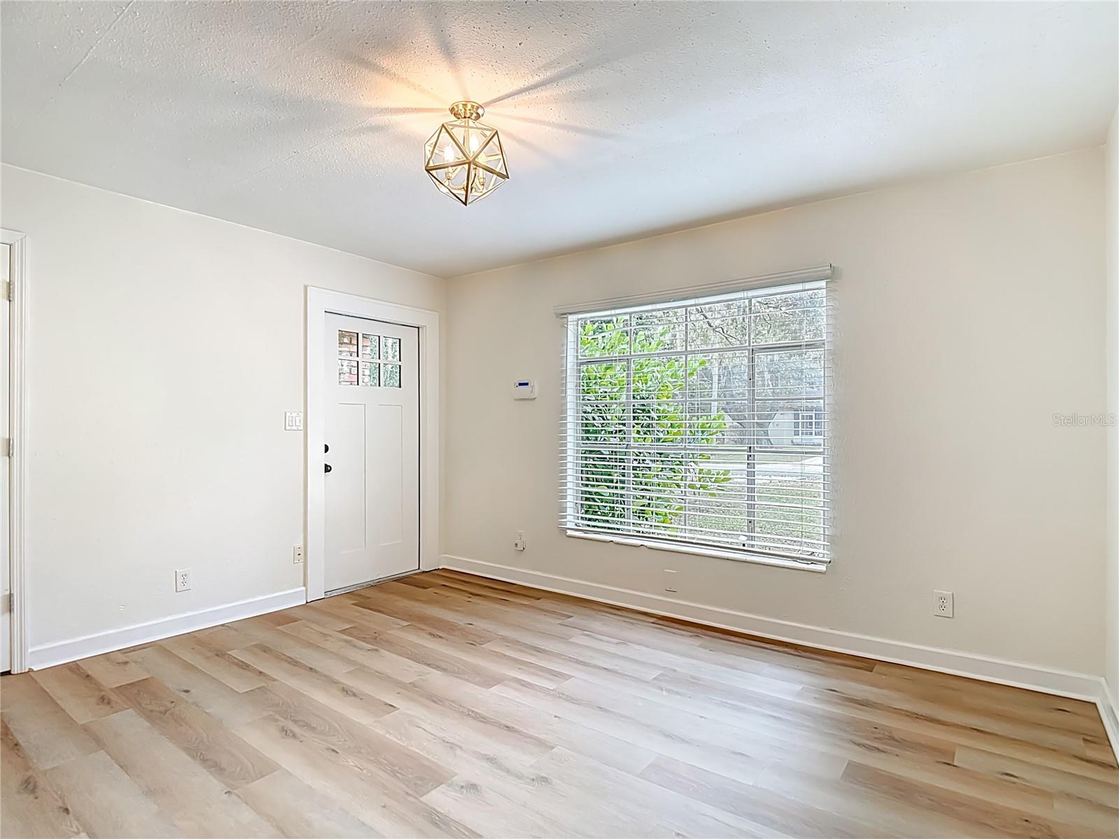 Image 7 of 39 For 2210 Idlewild Avenue