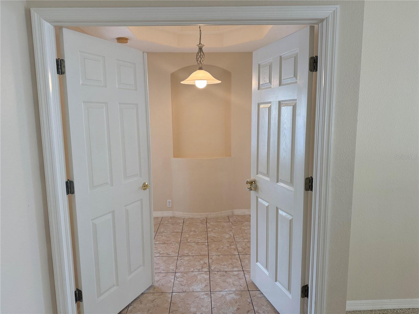 Image 11 of 25 For 9212 Meadow Lane Court