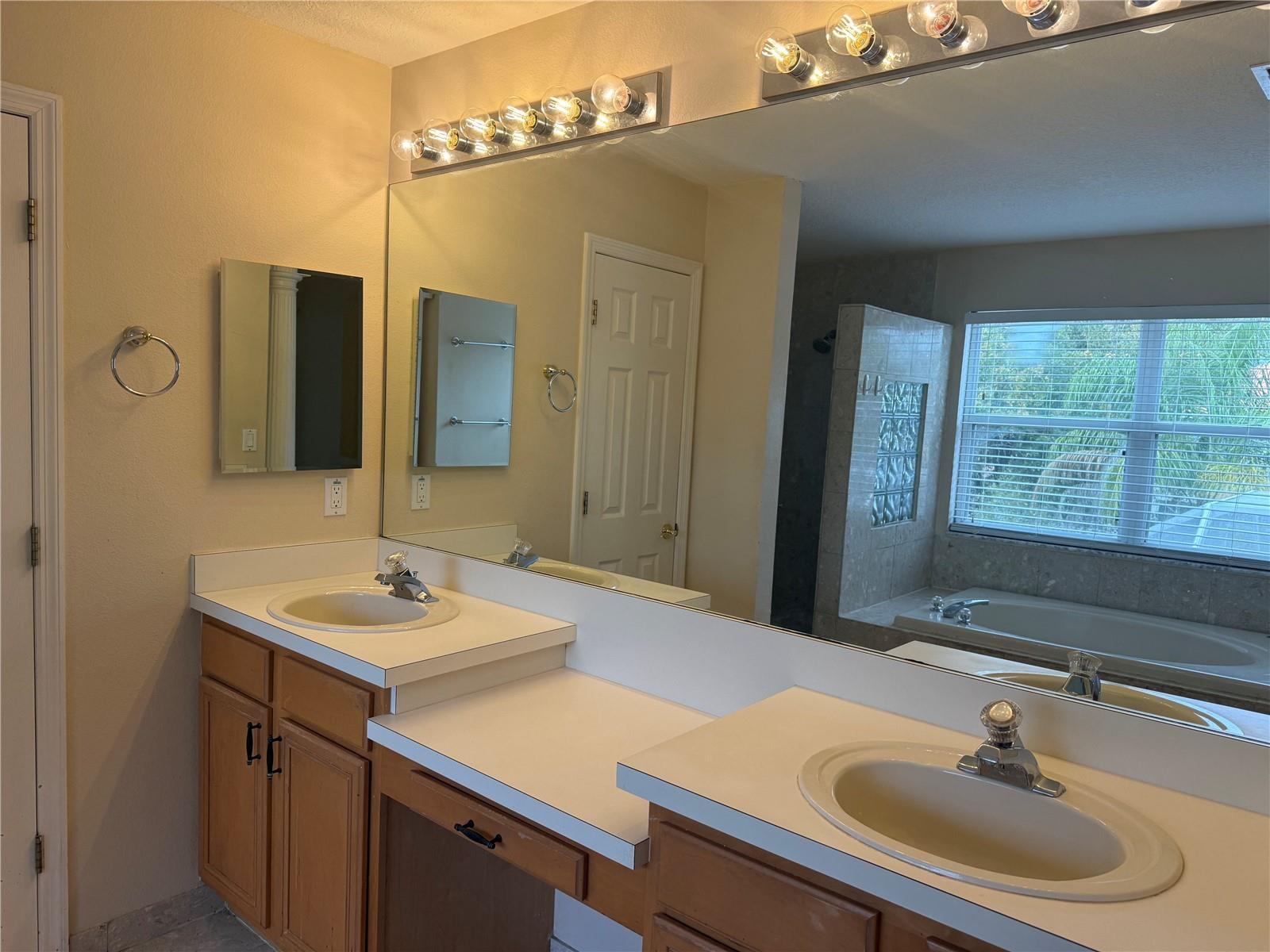 Image 14 of 25 For 9212 Meadow Lane Court