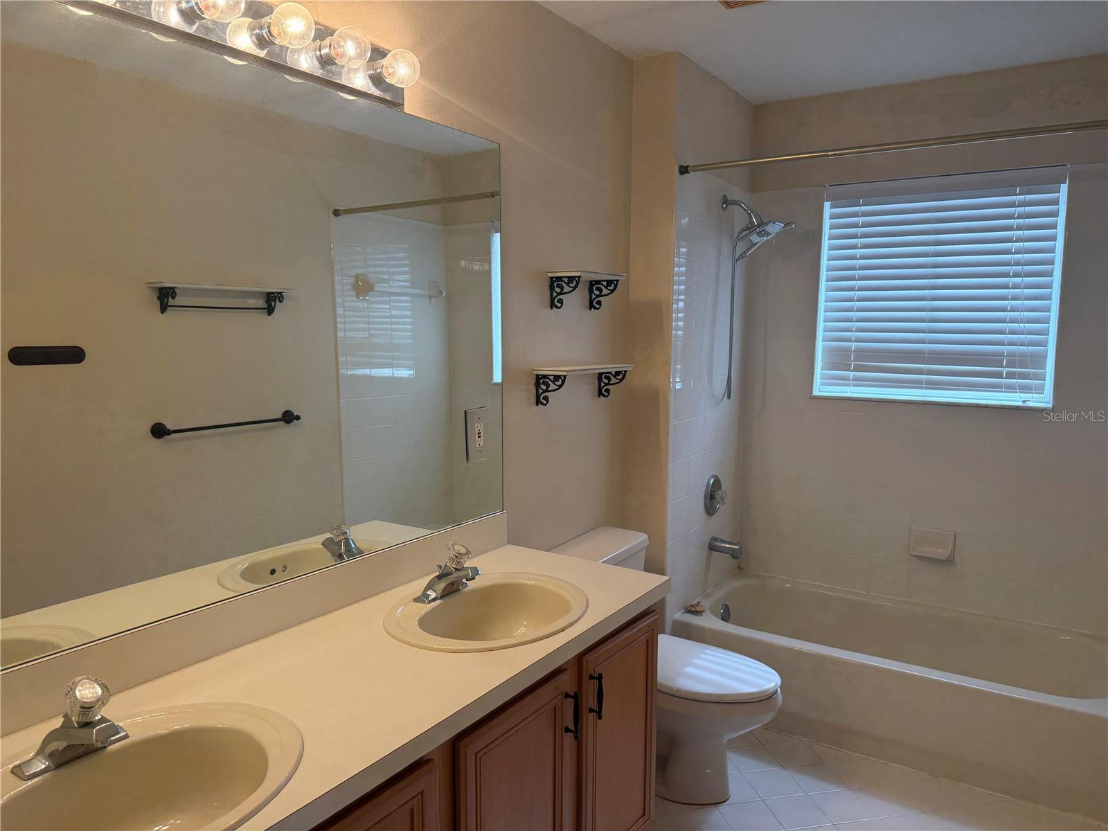 Image 20 of 25 For 9212 Meadow Lane Court