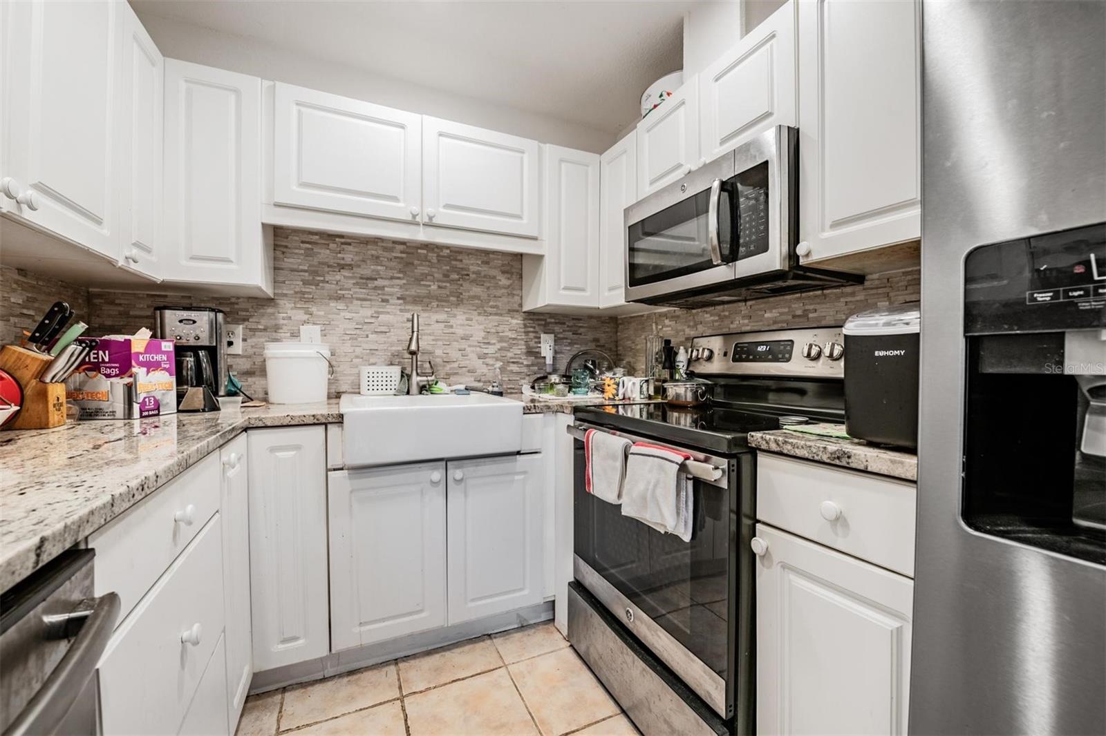 Image 12 of 48 For 1905 Canterbury Lane 17