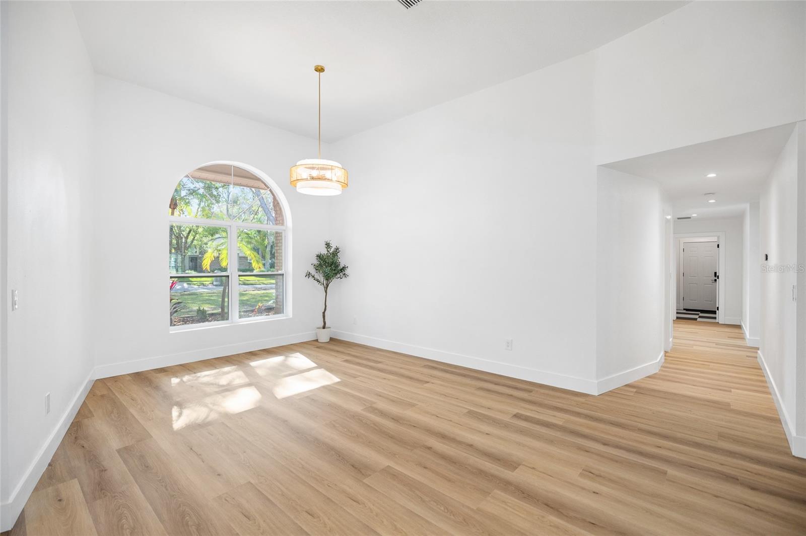 Image 11 of 71 For 17917 Clear Lake Drive