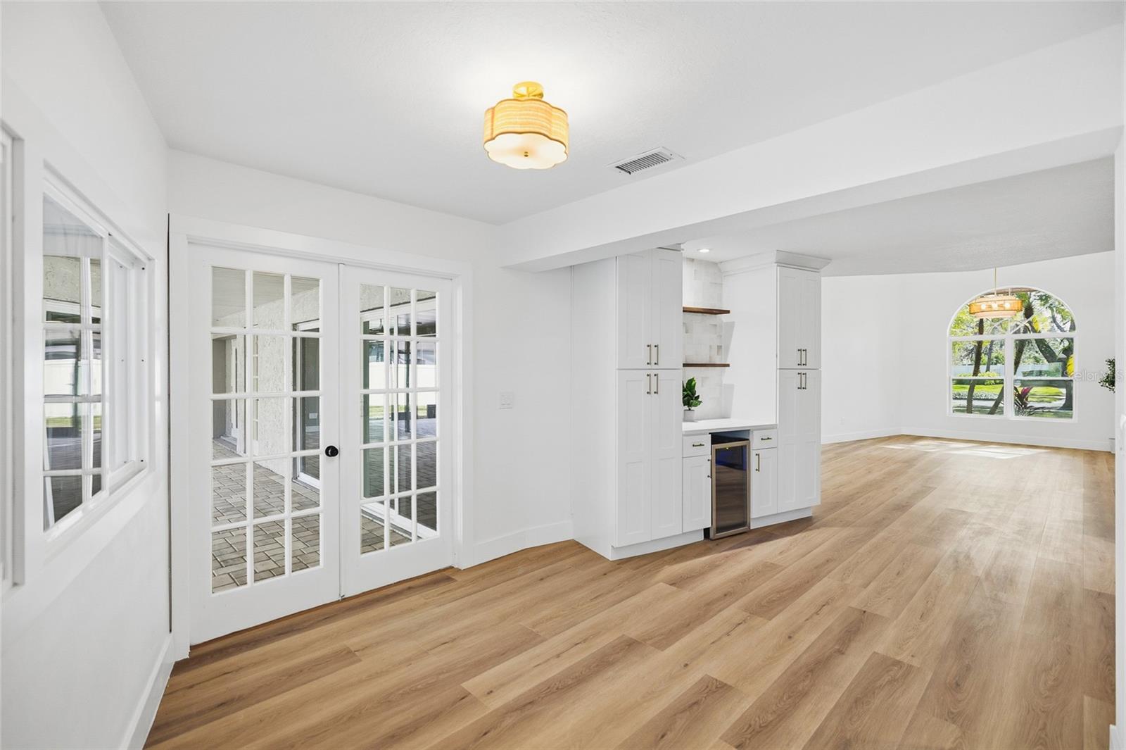 Image 18 of 71 For 17917 Clear Lake Drive