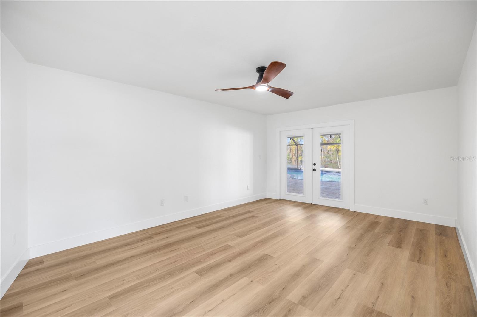 Image 25 of 71 For 17917 Clear Lake Drive